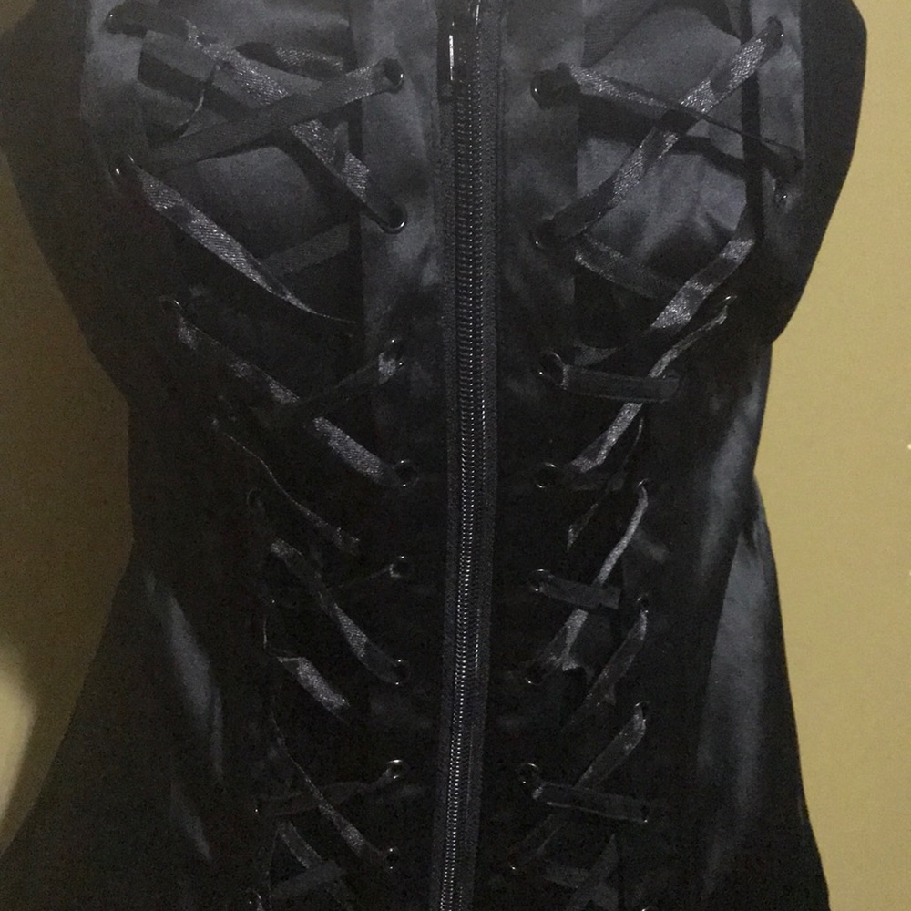 Bustier - Picture 2 of 3